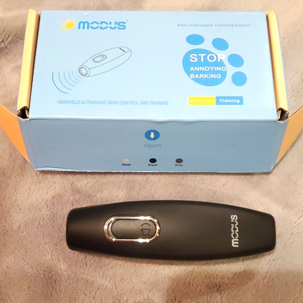 NEW DOG BARK CONTROL - NEW box. Handheld dog bark control/train